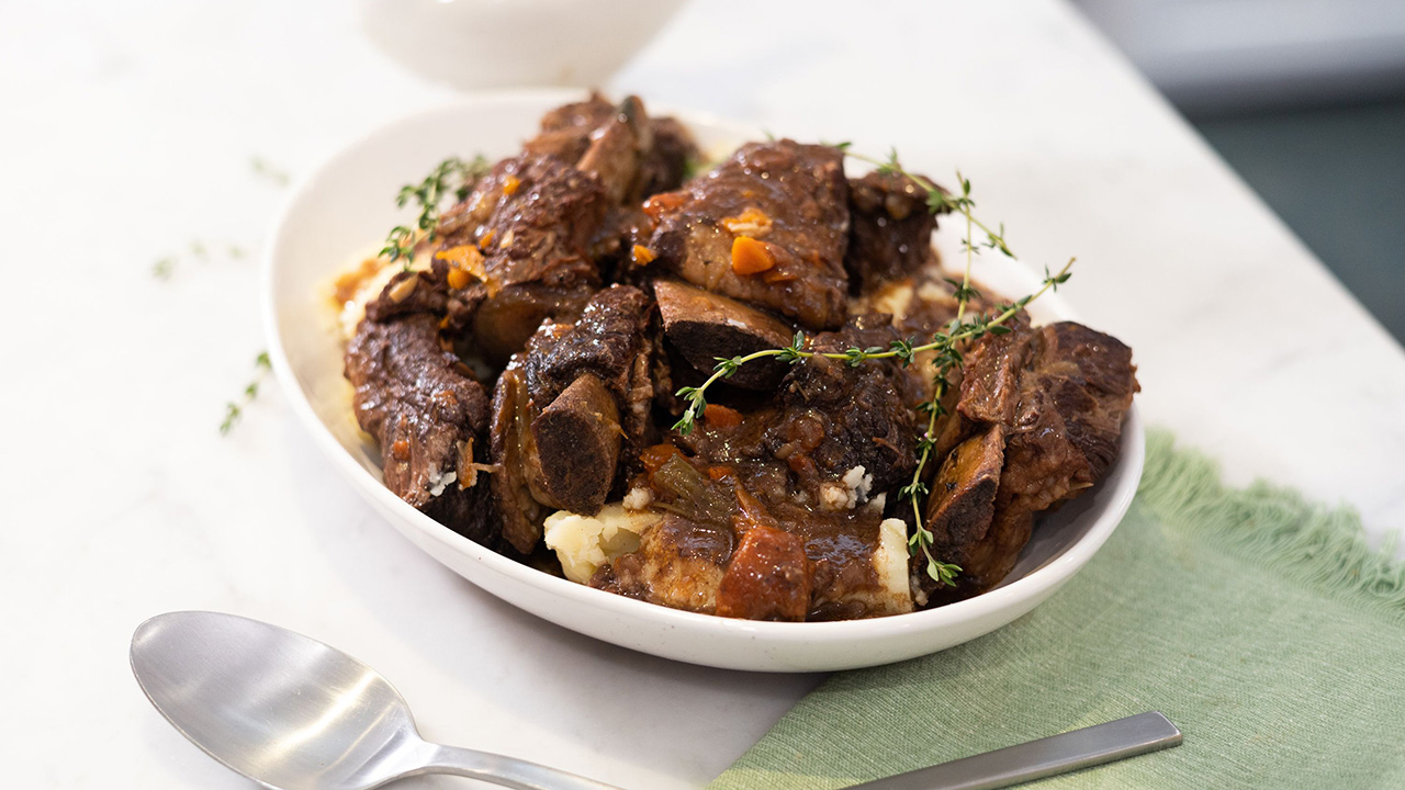 shortribsbraisedinredwineandherbs